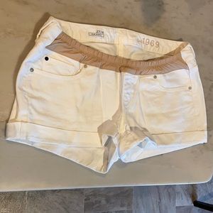 Women’s maternity gap slim shorts